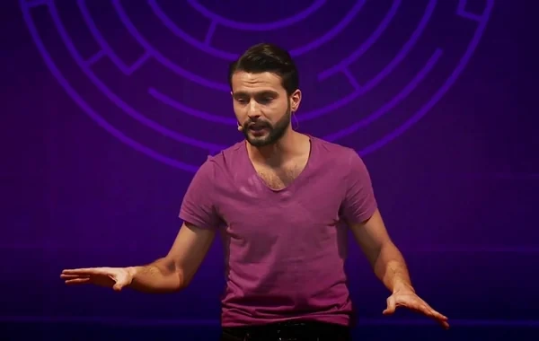 Aktyor Əlibəy Məmmədli: "Dində də tamadalıq edirlər" - VİDEO