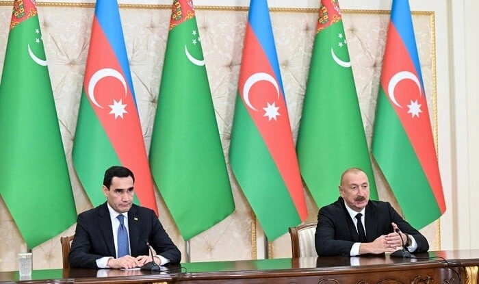 Prezidentlər mətbuata bəyanatlarla çıxış etdi