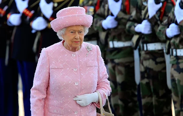 Londonda II Elizabetin yüzlərlə nadir eksponatı nümayiş olunur - FOTO