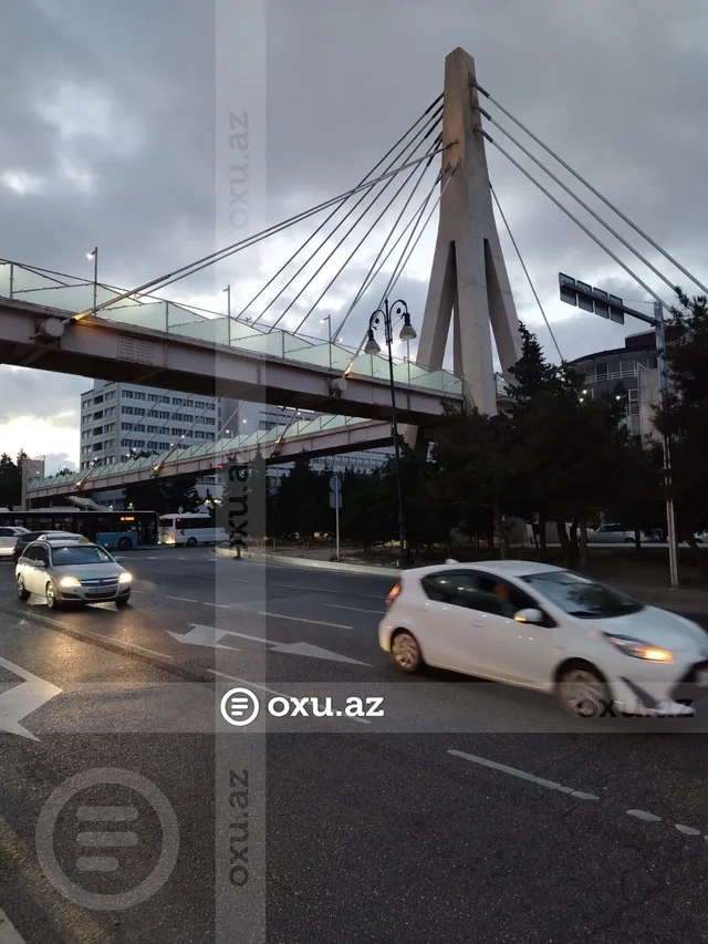 "Şamaxinka"da piyada körpüsündə lift iki aydan çoxdur işləmir - FOTO/VİDEO