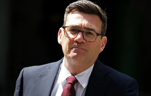 Britaniyanın yeni baş nazirindən gözlənilməz addım: Şəxsiyyət vəsiqələri layihəsi dayandırılır
