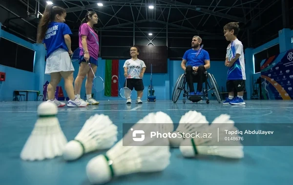 Əlilliyi olan şəxslərin cəmiyyətə inteqrasiyası: Paralimpiya badmintonçuları ilə FOTOREPORTAJ