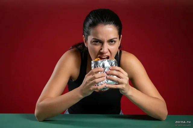 Britaniyalı qadın burrito yeməklə Ginnesin Rekordlar Kitabına düşdü - FOTO - VİDEO