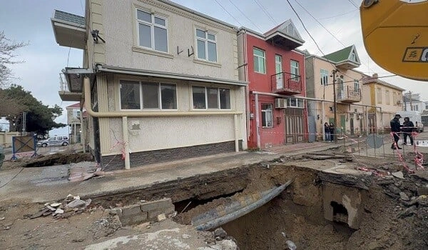 Bakıda 3 min ev su kollektorunun üzərində tikilib
