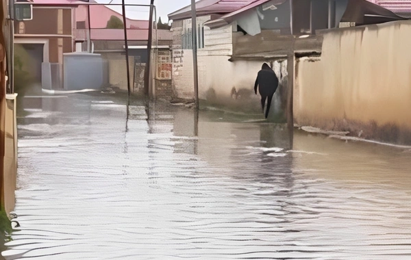 Bakıda leysan: Qəsəbələri su basdı, azyaşlı yaralandı