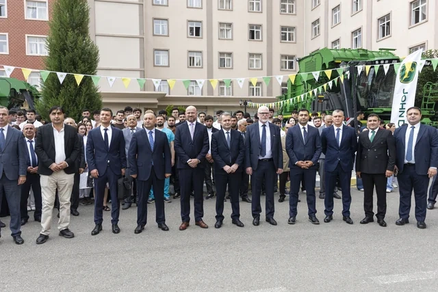 "John Deere"in yeni nəsil pambıqyığan kombaynları təqdim olunub
