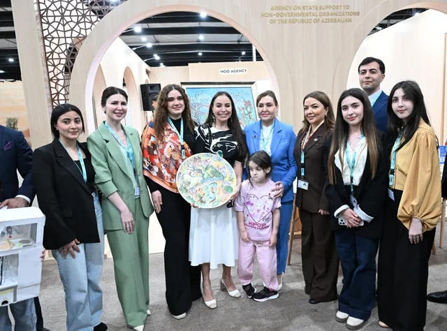 Leyla və Arzu Əliyevalar "Urban Expo" sərgisi ilə tanış olublar - FOTO