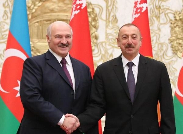 Əliyev Lukaşenko ilə görüşdü