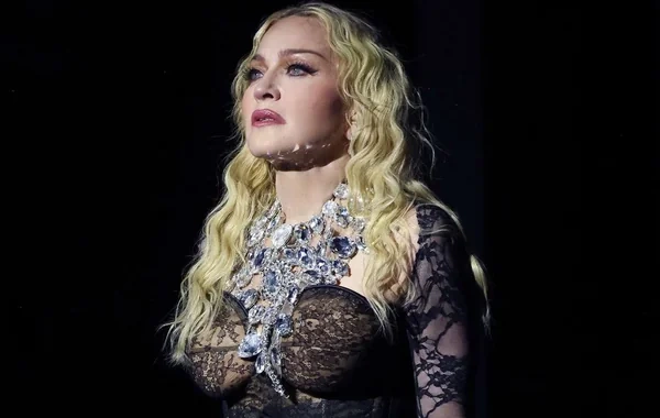 Madonna "Çelsi"nin yeni formasını nümayiş etdirdi - FOTO - VİDEO