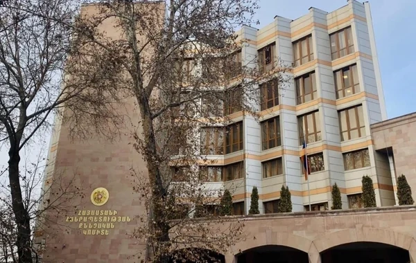 Ermənistan İqtisadiyyat Nazirliyində atəş açılıb: Yaralanan var