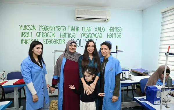 Leyla Əliyeva Şamaxıda sosial tikiş müəssisəsinin fəaliyyəti ilə tanış olub - Foto