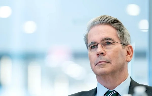 Amerikalı nazirdən açıqlama: "İran tezliklə neft quyularını bağlaya bilər"
