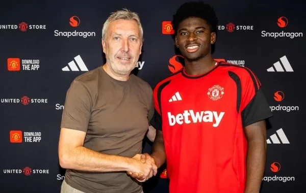 "Mançester Yunayted" yeni yarımmüdafiəçi transfer etdi