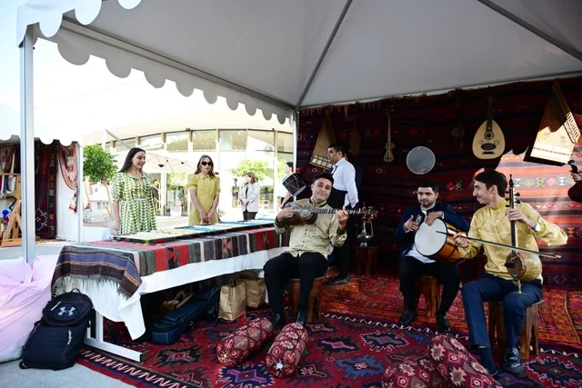Leyla Əliyeva və Alyona Əliyeva Xeyirxahlıq Festivalında iştirak ediblər - FOTO