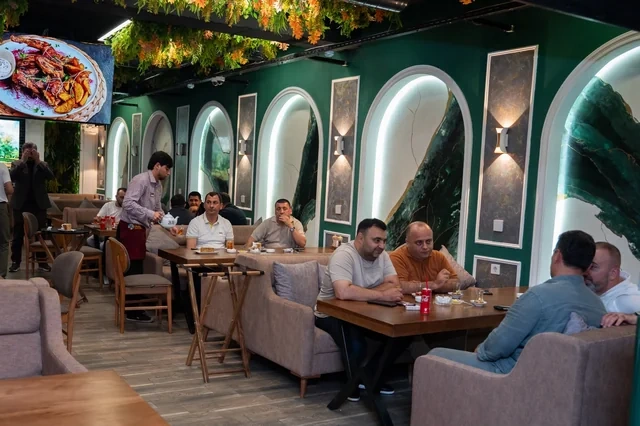 "LaLiga Dining & Lounge" "Musabəyov" parkında şəbəkənin ilk "park-side" məkanını açdı - FOTO
