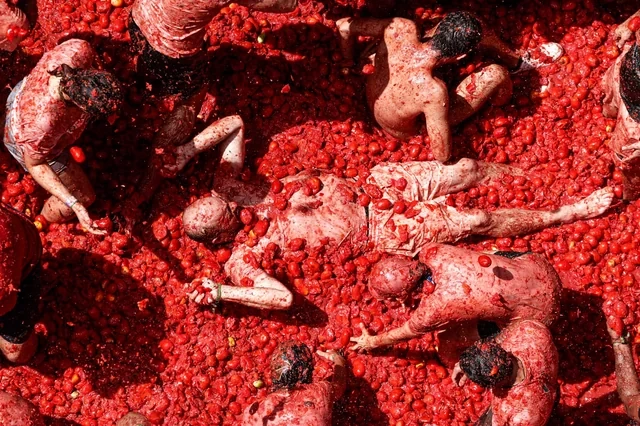 İspaniyada "Tomatina" festivalı: Pomidor döyüşündə 150 ton məhsul sərf olundu - FOTO - VİDEO