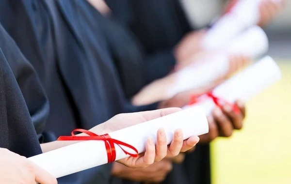 Diplomlu gənclər niyə satıcı və ofisiant olmağa məcbur qalır?