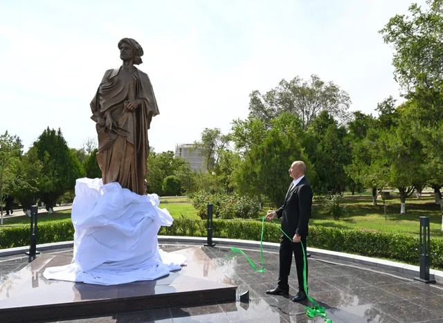 Naxçıvandakı "Əcəmi seyrangahı" istirahət kompleksində memar Əcəmi Naxçıvaninin abidəsi açılıb - FOTO
