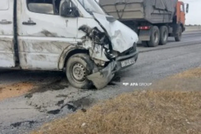 Ucarda yük maşını aşdı: Pomidor və xiyar yola dağıldı - FOTO