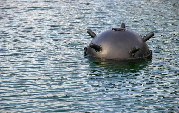 Oman Hörmüz boğazında üzən mina ehtimalı barədə xəbərdarlıq edib
