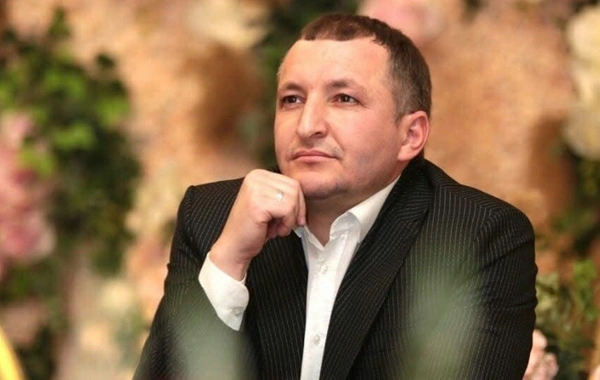 Dörd milyon manata görə həbs edilən dəstə başçısı ev dustaqlığına buraxıldı