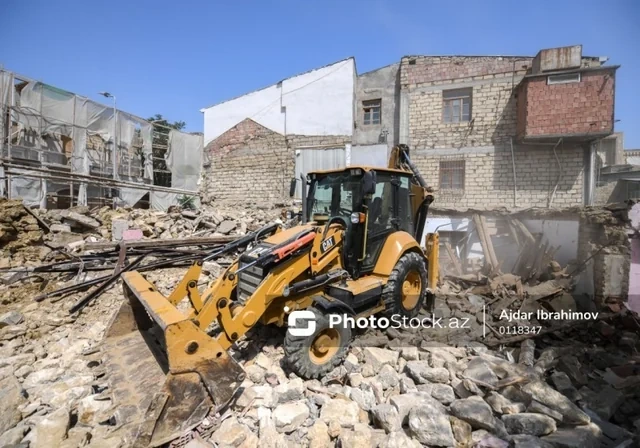 Söküntü dalğası fürsətə çevrilir - Bakıda "Xruşşovka" ovuna çıxanların yeni qazanc sxemi - FOTO
