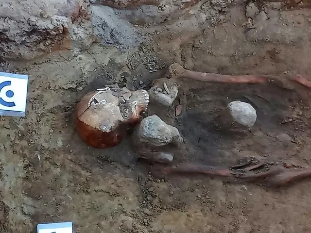 Polşada "vampir uşaqlar"ın məzarları TAPILDI: Ayaqları yerə bərkidilib - FOTO