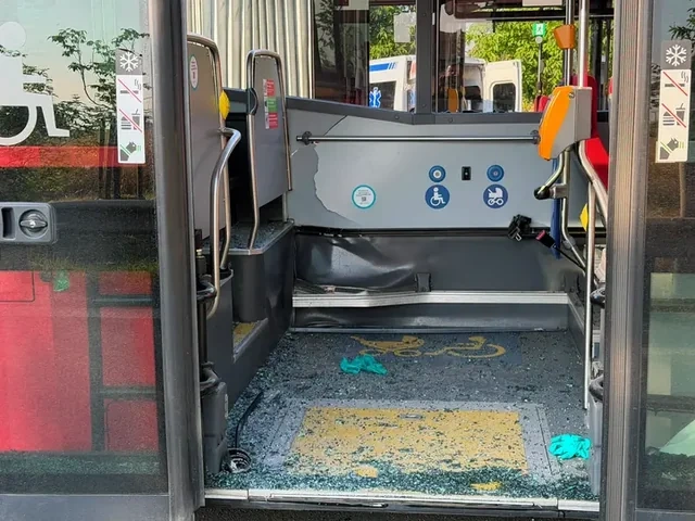Praqa yaxınlığında avtobuslar toqquşdu: Xəsarət alanlardan birini helikopterlə apardılar - FOTO