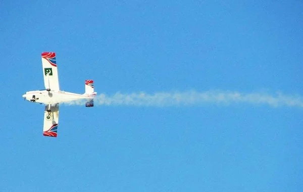 Pakistanda təyyarə qəzaya uğradı: Pilotlar həlak oldular - Foto/Video