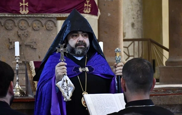 Məhkəmə erməni din xadiminin həbs müddətini iki ay uzadıb