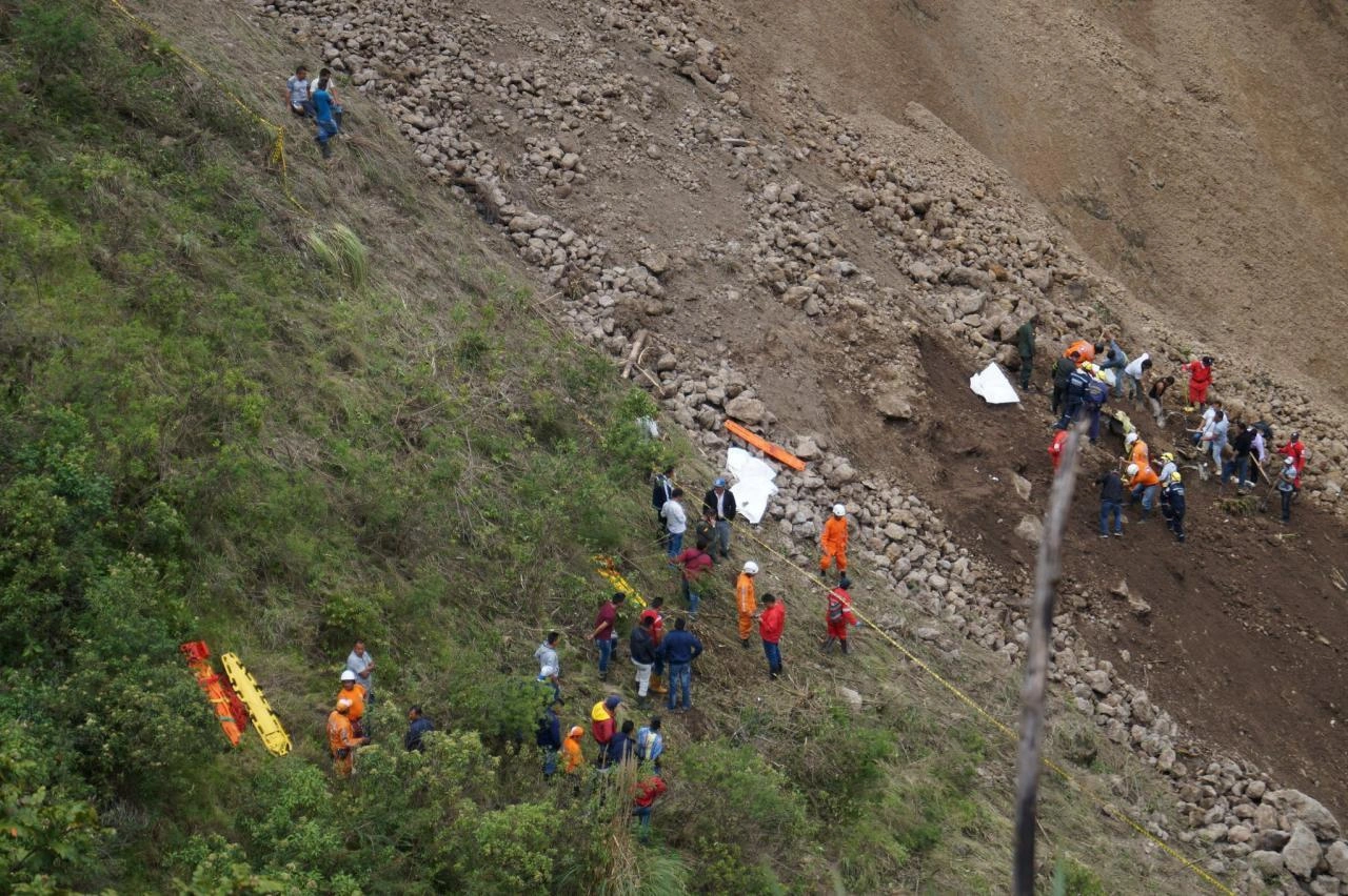İndoneziyada torpaq sürüşməsi: 7 ölü, 82 itkin