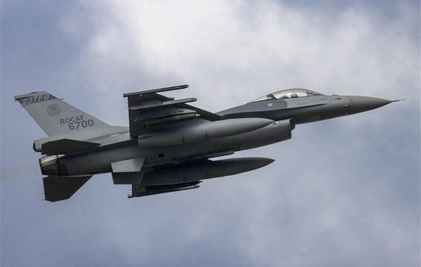 Tayvan radarlardan itən "F-16" qırıcısının pilotunu axtarır