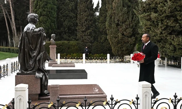 Efiopiyanın baş naziri Fəxri xiyabanda Heydər Əliyevin məzarını ziyarət edib