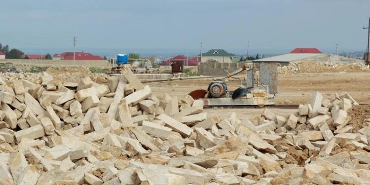 65 yaşlı kişi Bakıda daş karxanasında öldü