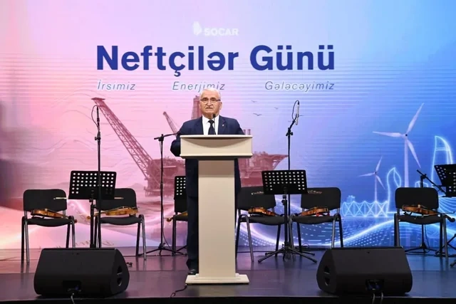 "Əsrin müqaviləsi"nin 32-ci ildönümü və Neftçilər Günü münasibətilə tədbir keçirilib - Foto