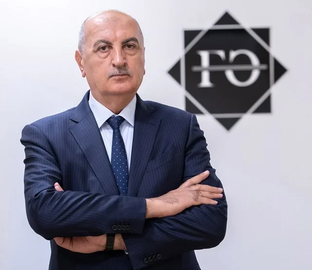Bakıda dəbdəbəli toyu olan bəyin atası GÖRÜN KİM İMİŞ - FOTO