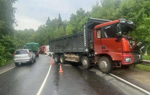 Moskvada sərnişin avtobusu qəzaya uğradı: Ölən və yaralananlar var - VİDEO