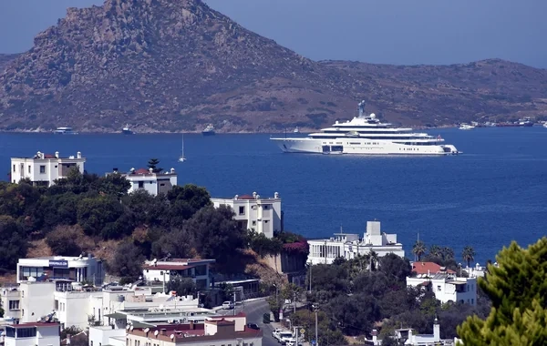 Rusiyalı milyarderlər Bodrumu seçdi: Altı nəhəng yaxta Türkiyə sahillərində lövbər saldı