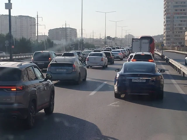 Sumqayıt-Bakı xəttində AVTOBUS MƏŞƏQQƏTİ: Vətəndaşların yollarda qalmasına AYNA-dan nə dedilər? - FOTO