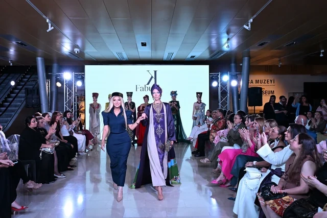 Azərbaycan Milli Xalça Muzeyində "Zamanın naxışları" moda nümayişi təşkil olunub - FOTO