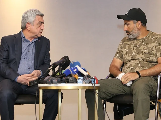 Ermənistan iki yol ayrıcında: Rusiya və Qərb savaşında İrəvanı yeni poliqona çevrilir?