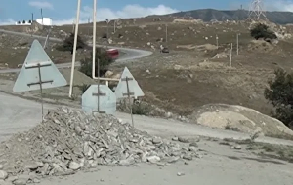 Quba-Qonaqkənd yolunda torpaq sürüşməsi - Təhlükəli vəziyyət yaranıb - Video