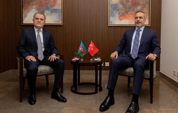 Ceyhun Bayramovla Hakan Fidan arasında Ər-Riyadda görüş keçirilib