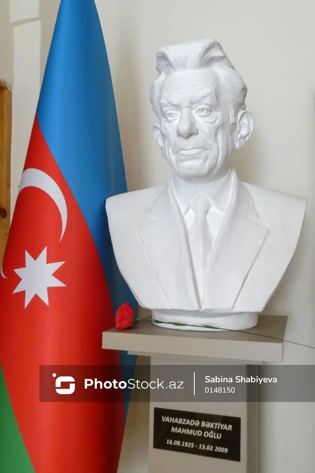 Xalq şairinin zəngin irsini yaşadan məkan: Bəxtiyar Vahabzadənin ev muzeyindən FOTOREPORTAJ