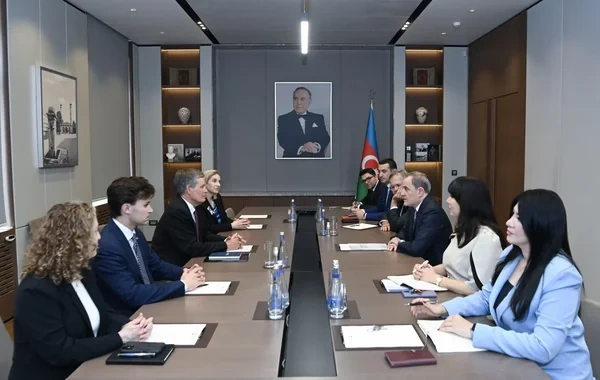 Bakıda mühüm diplomatik görüş: Nazir və senator regional əməkdaşlığı dəyərləndirdilər