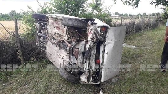 Avtomobildə sıxılı vəziyyətdə qalan sürücü xilas edildi