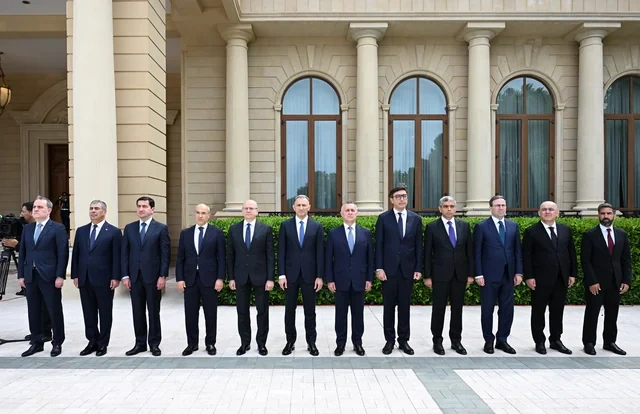 İlham Əliyev Sərdar Berdiməhəmmədovu Bakıda qarşıladı - FOTO