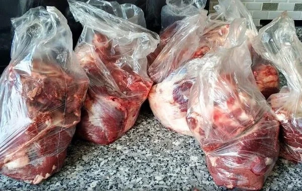 Şəhid ailələrinə yararsız qurban əti göndərən vəzifəli şəxsə töhmət verildi - ÖZƏL - FOTO