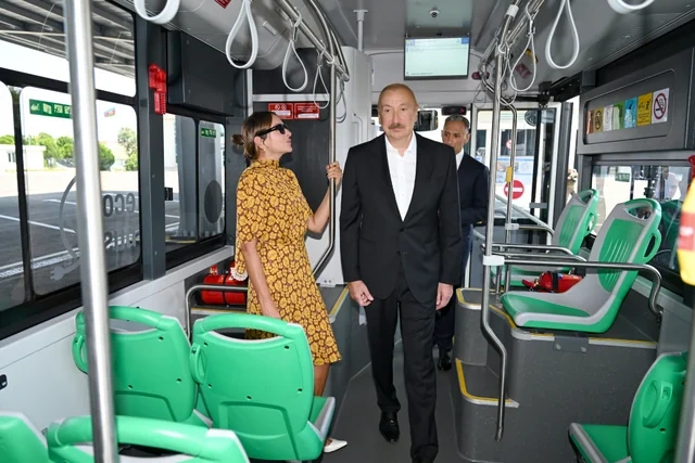 Prezident Naxçıvanda elektrik mühərrikli yeni avtobuslara baxıb, dəmir yolu infrastrukturunda aparılan yenidənqurma işləri ilə tanış olub - VİDEO