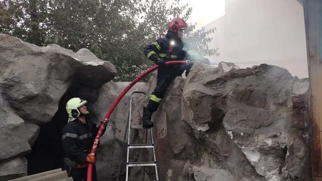 Xırdalanda yaşayış kompleksində yanğın baş verib - Foto/Video